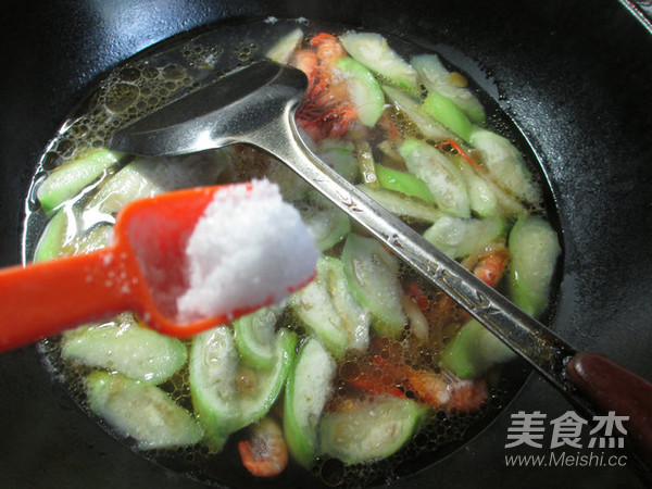 榨菜丝河虾丝瓜汤