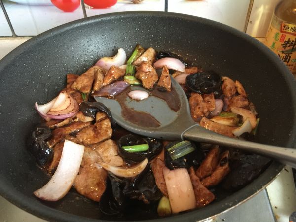 酱爆猪肝盖浇饭