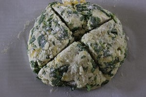 食补养生菠菜南瓜奶酪丹波面包的做法