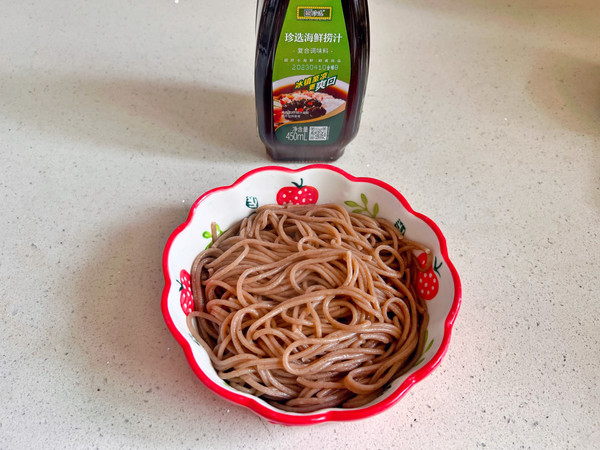 鸡蛋菠菜捞汁荞麦面