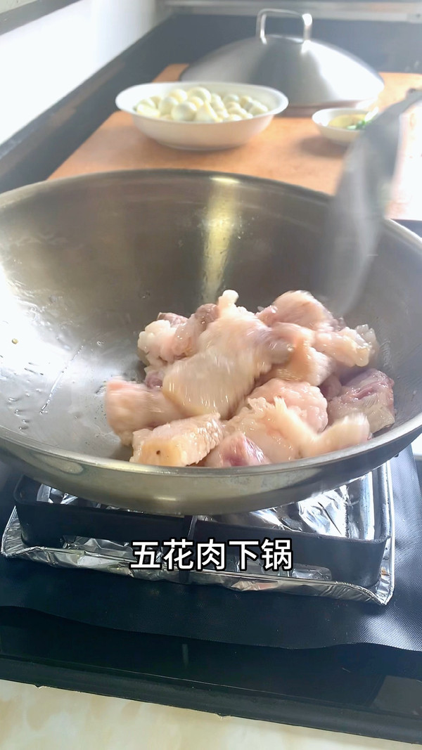 红烧肉炖鹌鹑蛋