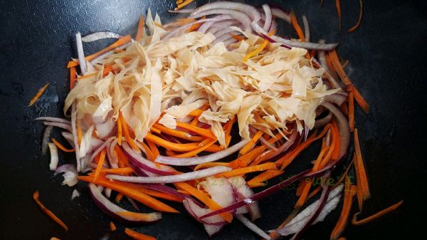 葱椒胡豆拌瓜丝