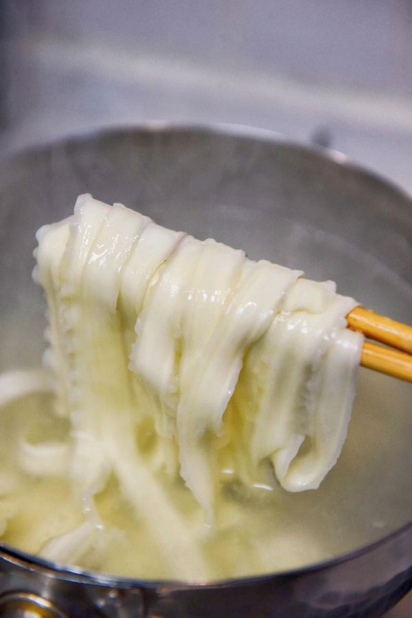 香菇肉丝刀削面