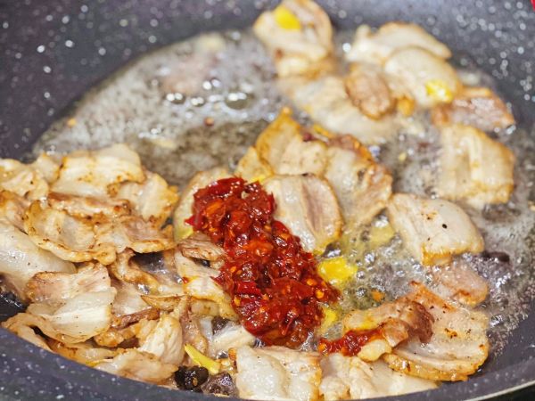 传统四川蒜苗回锅肉