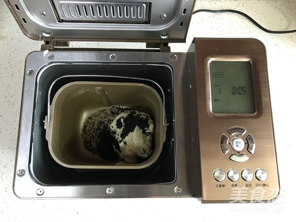 黑芝麻贝果的做法