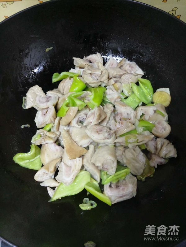 尖椒熘肥肠的做法