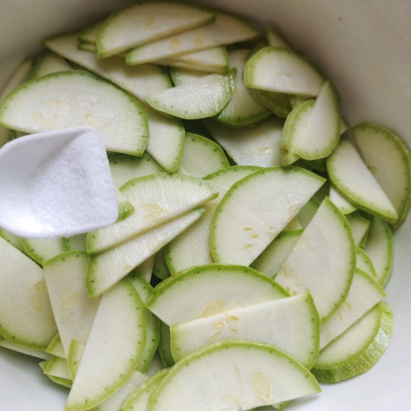 低脂低热清爽凉拌西葫芦