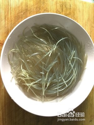 教你怎么做肉丝卷心菜红薯粉
