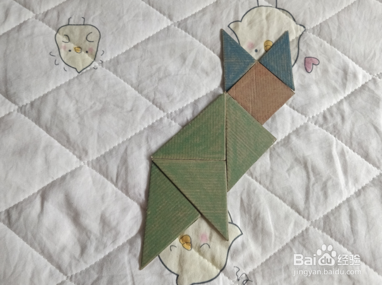 用九巧板怎么拼一只坐着舔爪子的猫呢