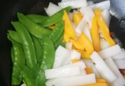 山药南瓜炒荷兰豆的做法
