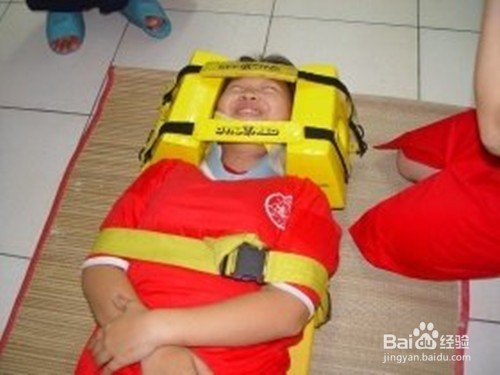 跌倒骨折，怎样正确处置