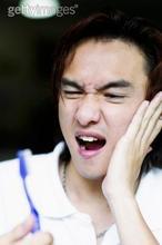 牙齿健康自测方法