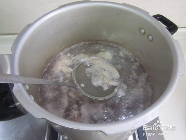 胡萝卜羊肉煲的制作