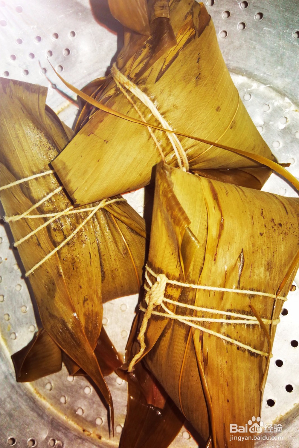 五香肉粽子和豌豆花生糯米粽子