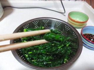 怎样做凉拌花生韭菜