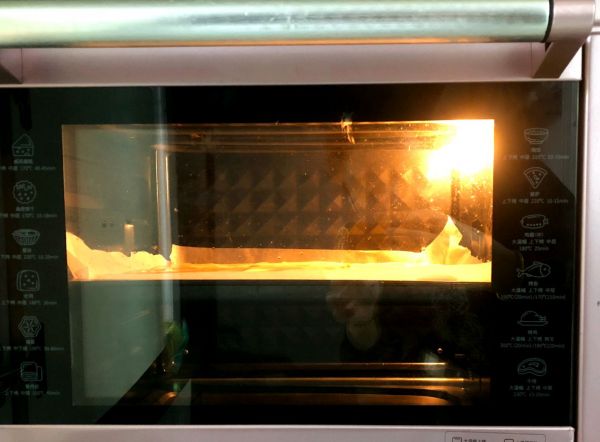 爱心白巧克力夹心慕斯蛋糕