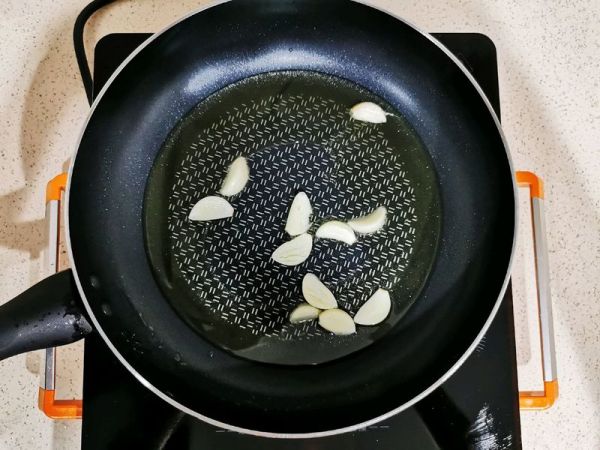 五花肉炒杏鲍菇