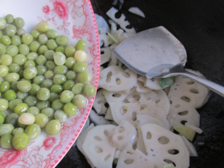 素炒莲藕的做法 ,这样的家常菜等着你来做!