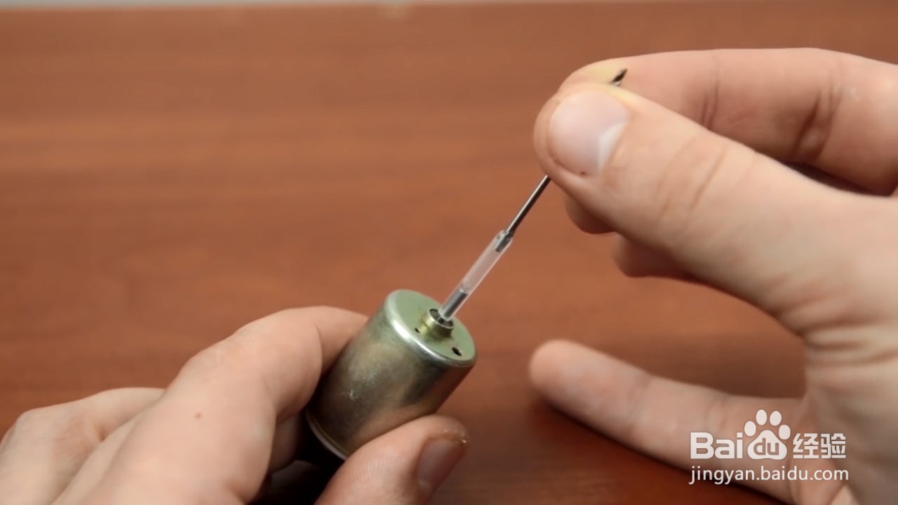 自己做一个钻孔器，用起来还真好用！