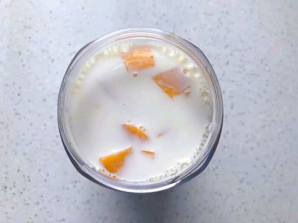 香浓芒果香蕉奶昔