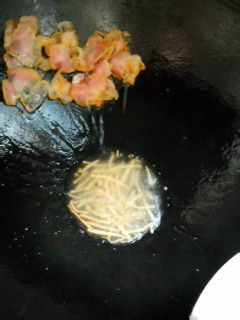 蒜苗腊肉百叶丝