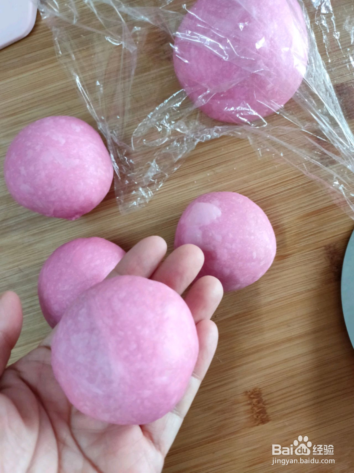 火龙果软欧包的做法