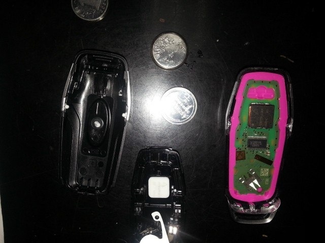 福特蒙迪欧致胜的智能钥匙怎么换电池