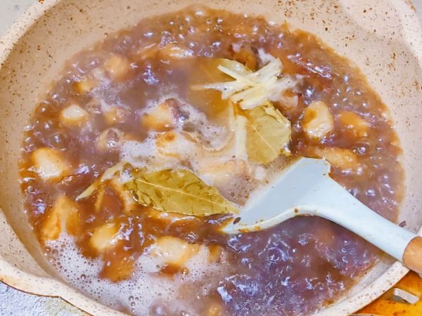 红烧肉炖鹌鹑蛋