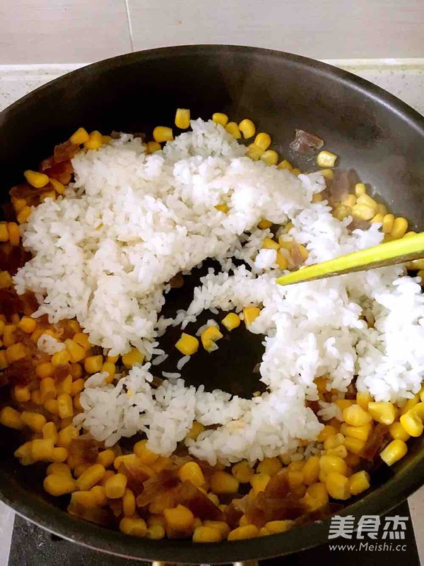 香肠玉米青菜炒饭