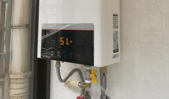 燃气热水器，使用的时候，排烟管到底会不会冒烟呢？室外伸出的那一节排烟管会不会冒烟出来。。