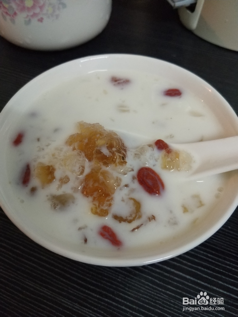 赞不绝口的牛奶桃胶皂米角雪燕羹