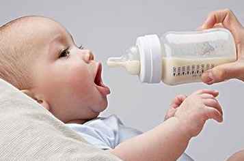 如何给宝宝断夜奶?