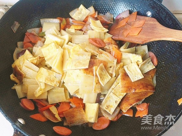 炒烤冷面的做法