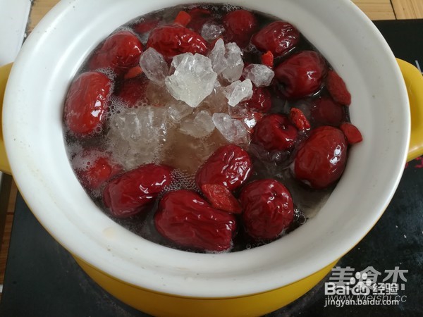 好银耳红枣羹喝的