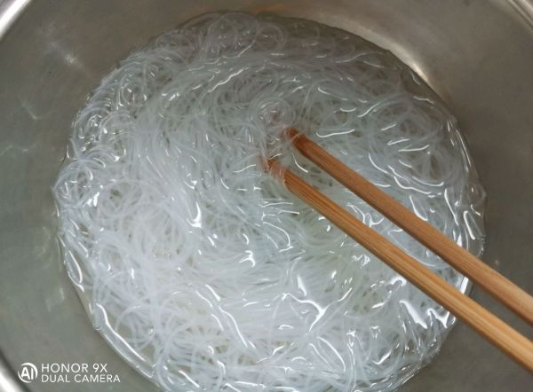 韭菜豆芽炒粉丝