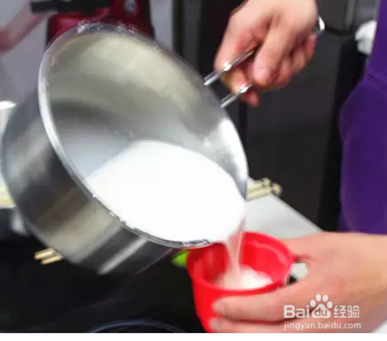 颜值超高的草莓椰糕