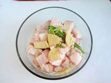 三个步骤轻松做出诱人的美味----【无油红烧肉】