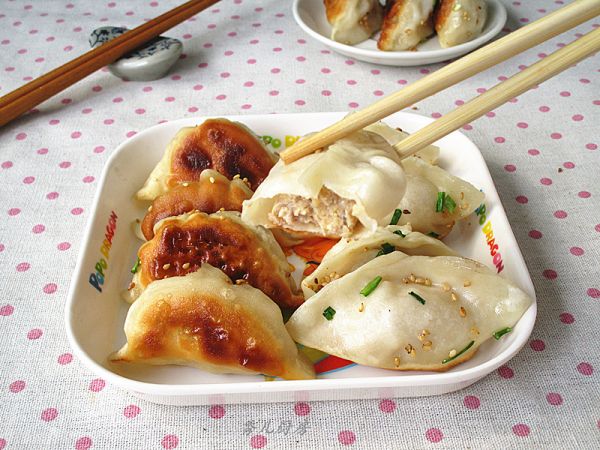 榨菜豆腐猪肉锅贴