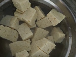 <b>冻豆腐炖土豆的家常做法</b>