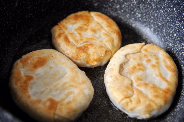 酸菜猪肉粉条馅饼