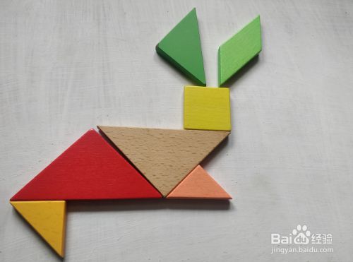 用七巧板如何拼六种不同的兔子?