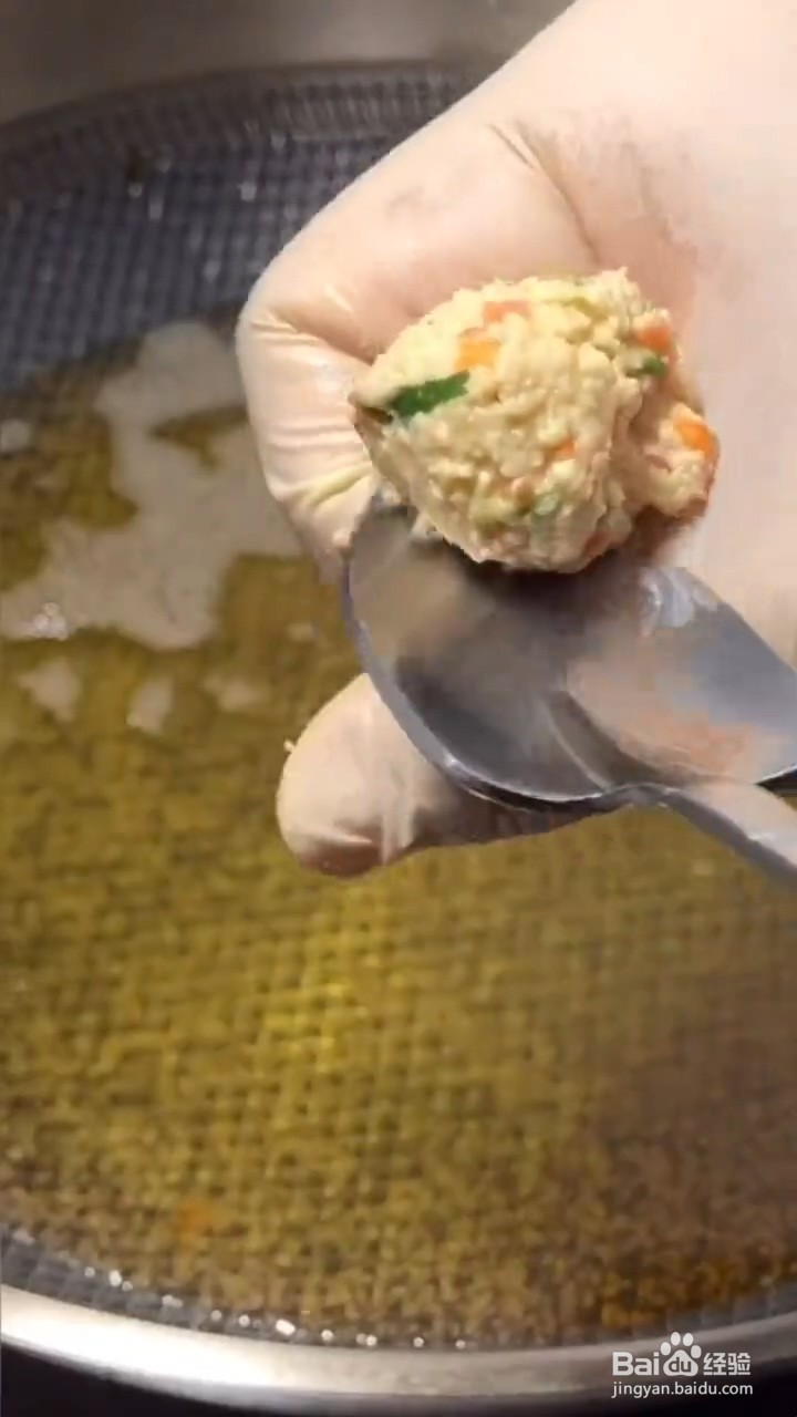 大人小孩都爱吃的炸豆腐丸子要怎样做