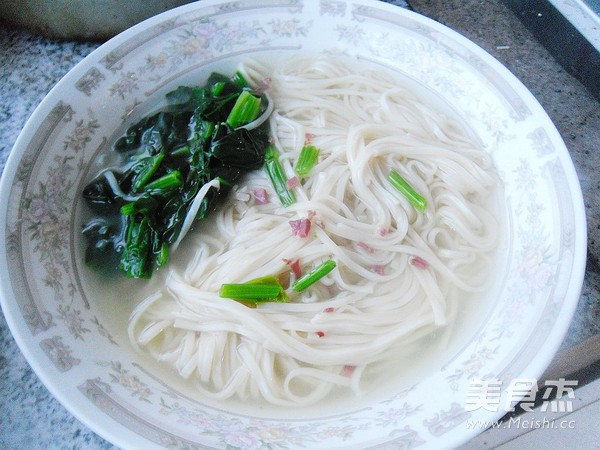 菠菜火腿热汤面