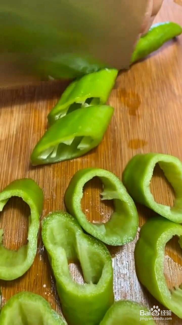 如何自制美味好吃的青椒包肉
