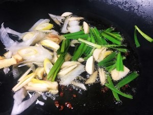 怎么做好吃的自带美颜的鸭血豆腐，肥美下饭！