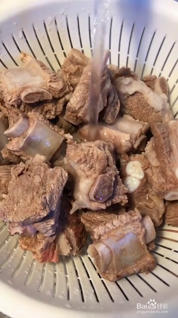 如何制作好吃的鹌鹑蛋烧排骨
