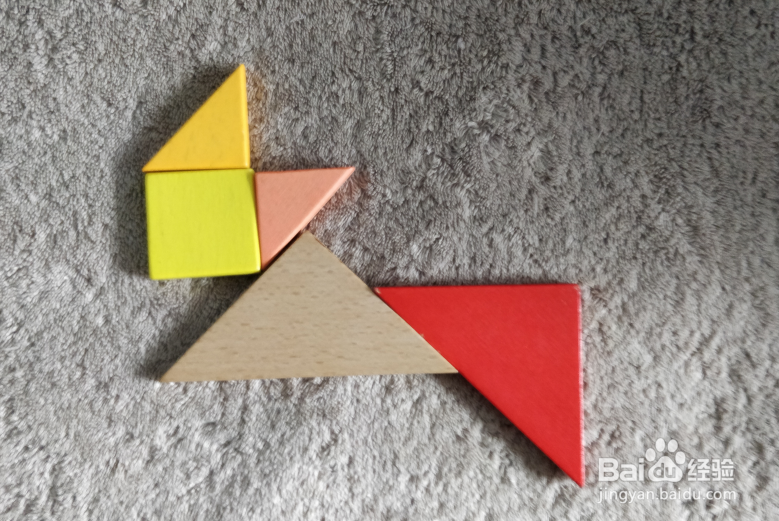 用七巧板怎样拼一只伸懒腰的猫？