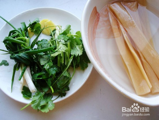 鱼头苕粉煲的做法