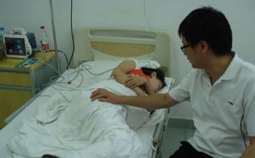 食物中毒出现呕吐、抽搐等情况怎么办