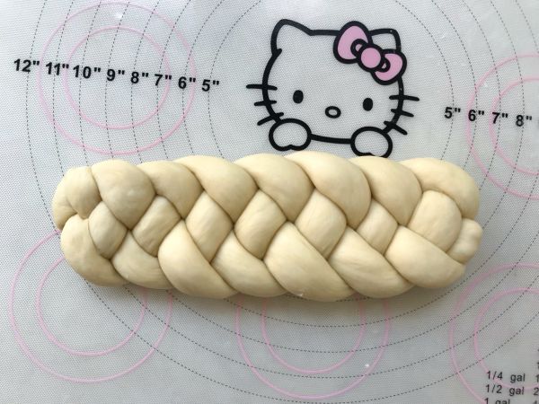 烫种芝麻辫子面包